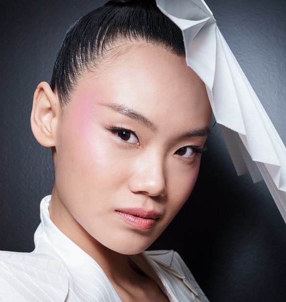 Time to Shine: 5 προϊόντα ομορφιάς που μπορούν να φέρουν στην επιφάνεια την πιο λαμπερή μας εκδοχή