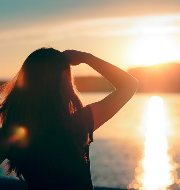 Golden Hour: 4 σαγηνευτικά αρώματα για τα θερινά ηλιοβασιλέματα