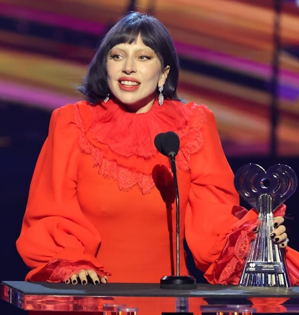 Lady Gaga: Αγνώριστη για τον ρόλο της στη 2η σεζόν της σειράς Wednesday
