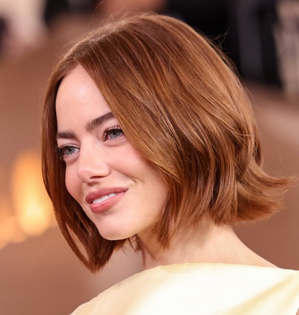 Όλα όσα θέλουμε να γνωρίζουμε για το νέο καρέ κούρεμα της Emma Stone