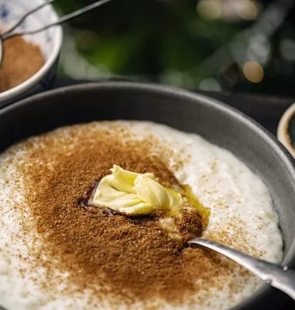 Porridge μελομακάρονο: Η πιο γιορτινή συνταγή για θρεπτικό πρωινό