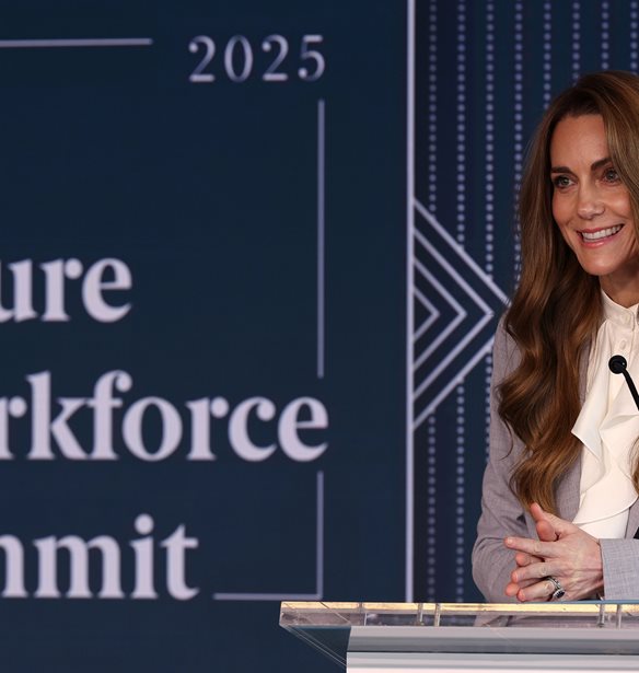Kate Middleton: Με γκρι κοστούμι και statement πουκάμισο στο Future Workforce Summit
