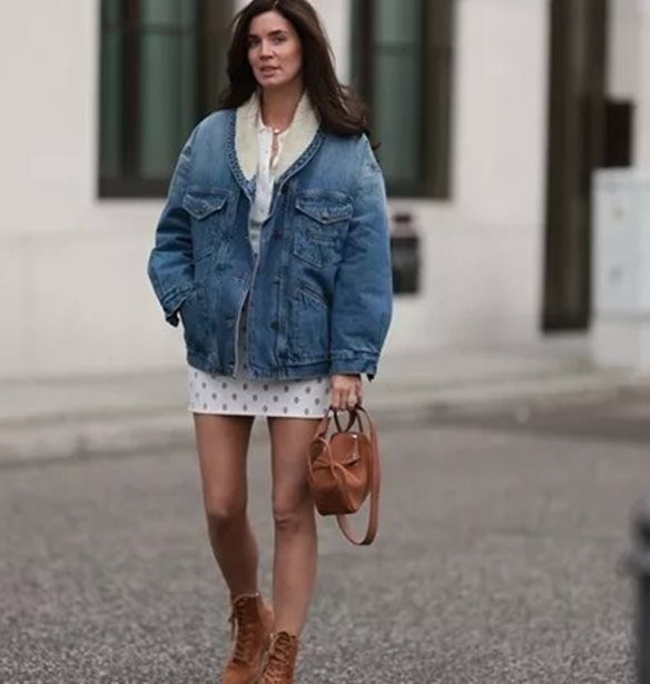 Το διαχρονικό denim jacket είναι σε έκπτωση στην Marks & Spencer: Το απόλυτο must-have της άνοιξης