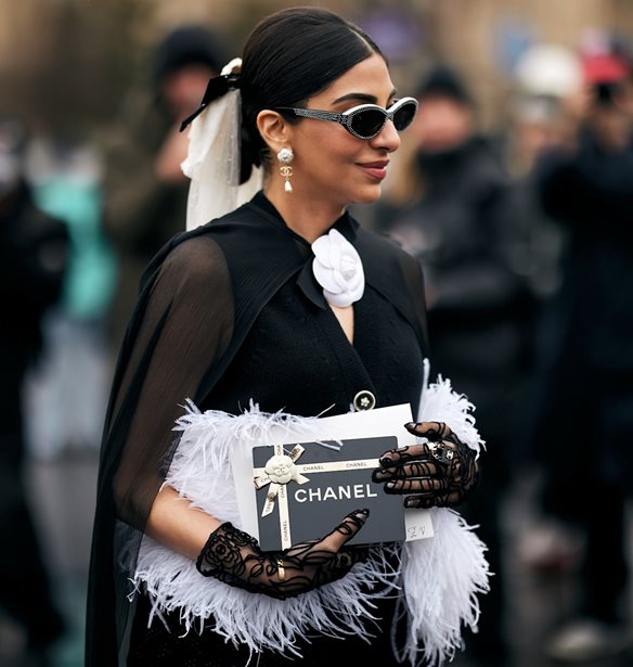 Haute Couture Paris Fashion Week: Αυτό είναι το no1 αξεσουάρ μαλλιών τώρα για τα πιο κομψά χτενίσματα