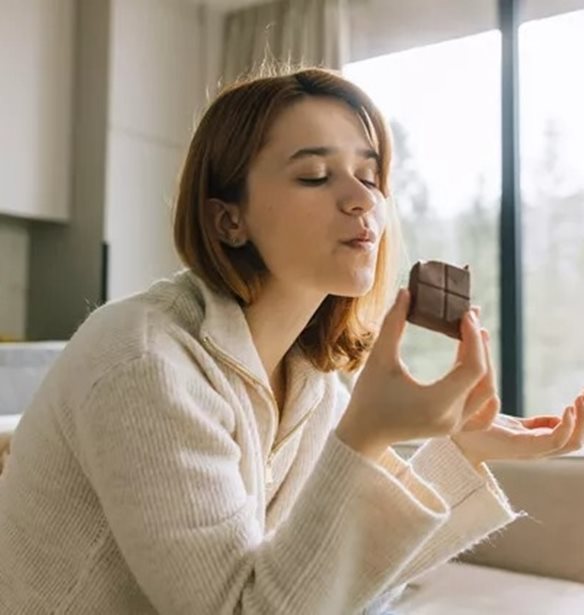 5 "απαγορευμένα" τρόφιμα που τελικά ρυθμίζουν την κορτιζόλη σου