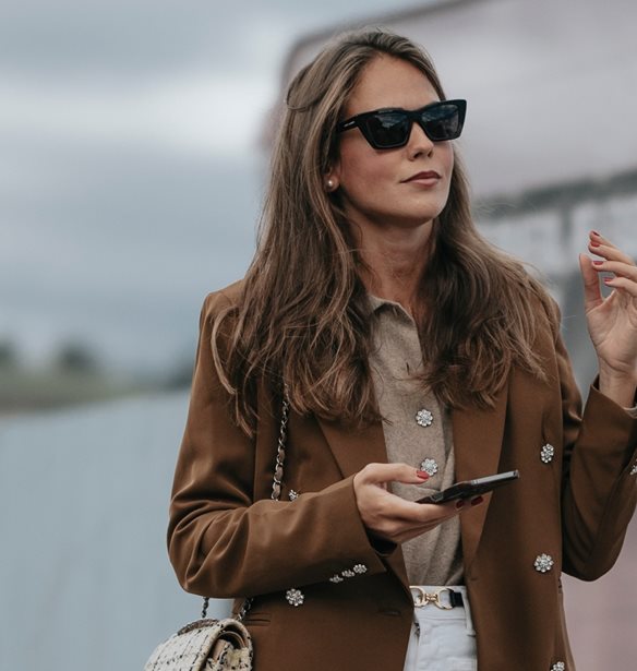 Inspo looks: 9 εύκολα casual outfits για να αντιγράψεις τις γιορτινές ημέρες