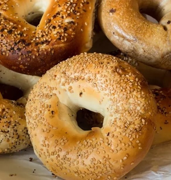 Φτιάξε τα πιο αφράτα bagel με τυρί cottage στο air fryer