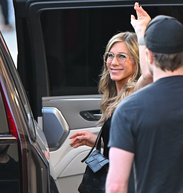 Jennifer Aniston: Νέο ειδύλλιο με γοητευτικό γκουρού της αγάπης;