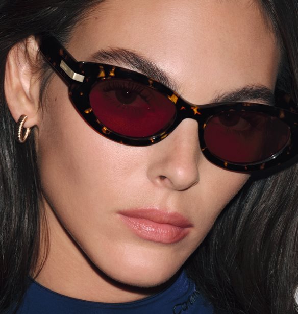 Calvin Klein Eyewear SS25: Μία συλλογή που συνδέει το κλασικό με τα σημερινά hot trends
