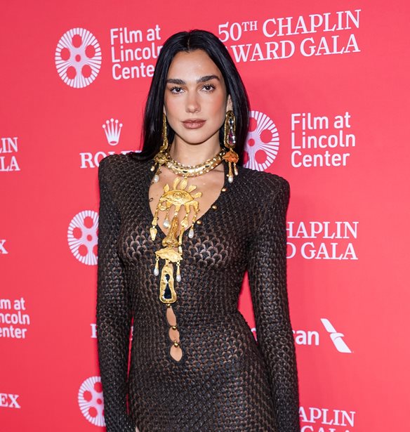 Dua Lipa: Έκανε το πιο stylish μανικιούρ για το φθινόπωρο-χειμώνα του 25