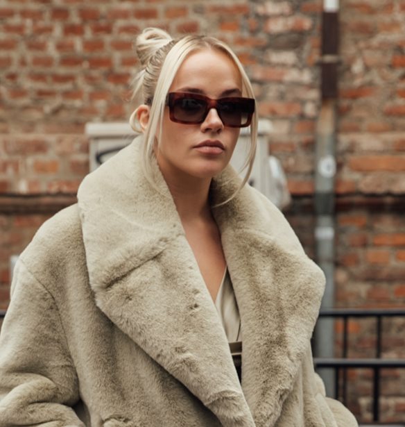 Γούνα παντού: Τα stylish faux fur items που θα χρειαστείς τις κρύες ημέρες που διανύουμε