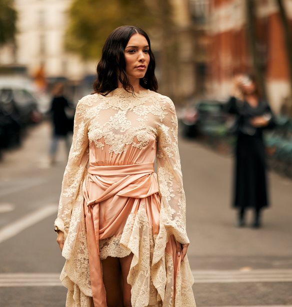 Θα βγεις το ΣΚ; Αυτό το sexy-chic lace top είναι η ιδανική επιλογή
