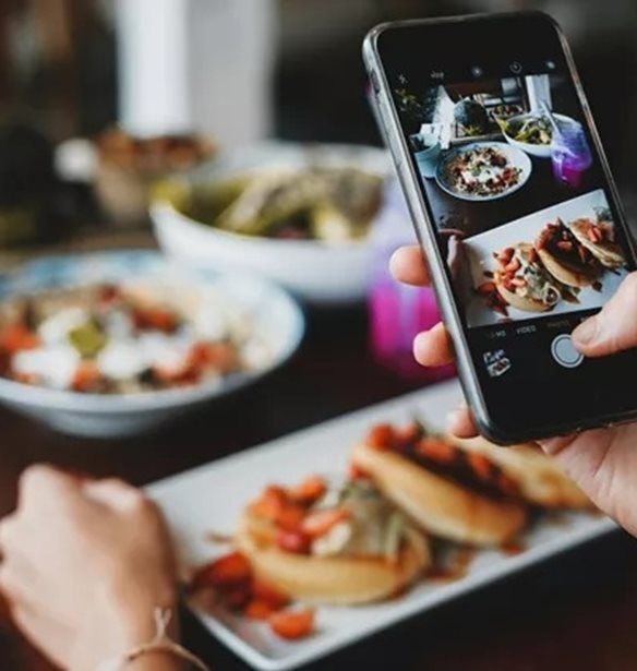 Από τα reels στο πιάτο σου: Πώς το TikTok επηρεάζει τις διατροφικές συνήθειές μας;