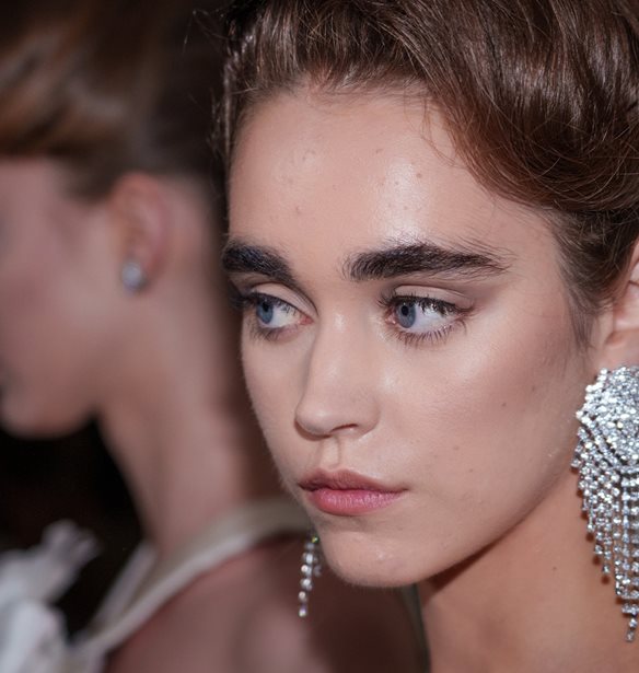 Express Beauty: Οι αμπούλες που θα σου χαρίσουν άμεσα εφέ lifting φέτος τις γιορτές