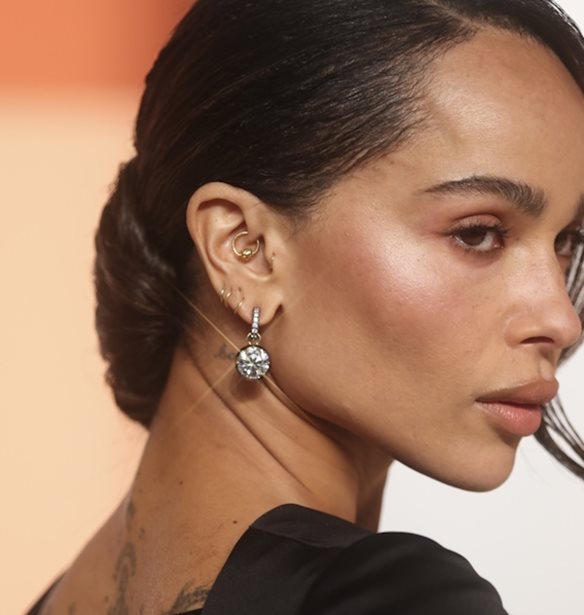 Zoë Kravitz: Στην αγκαλιά του Austin Butler μόνο με τα εσώρουχά της