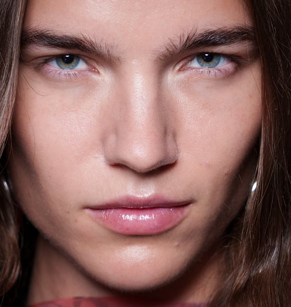 Αυτό το serum ρετινόλης κοστίζει λιγότερο από 7 ευρώ και επαναφέρει τη νεανική όψη στην επιδερμίδα