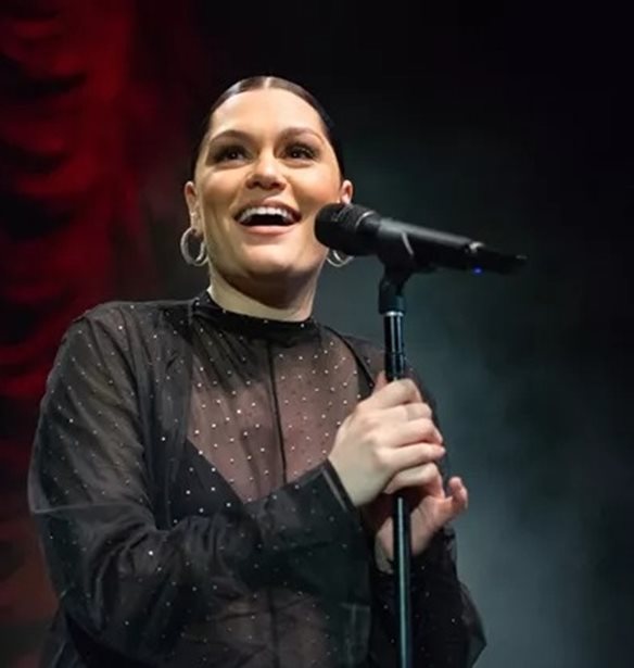 Η διάσημη τραγουδίστρια Jessie J διαγνώσθηκε με καρκίνο του μαστού