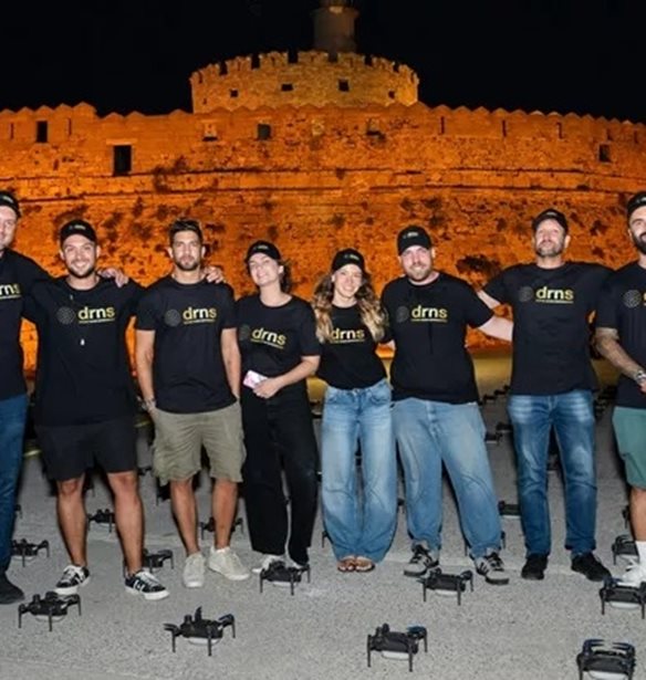 Το μεγαλύτερο drone show στην Ελλάδα: Ο Κολοσσός της Ρόδου "αναστήθηκε" στον ουρανό με 1.000 drones