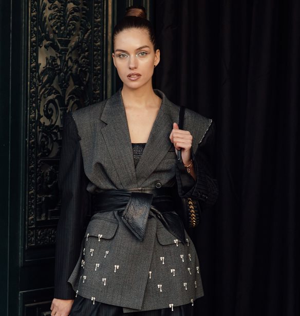 Βρήκαμε το πιο θηλυκό γιλέκο για τα business meetings του Νοεμβρίου