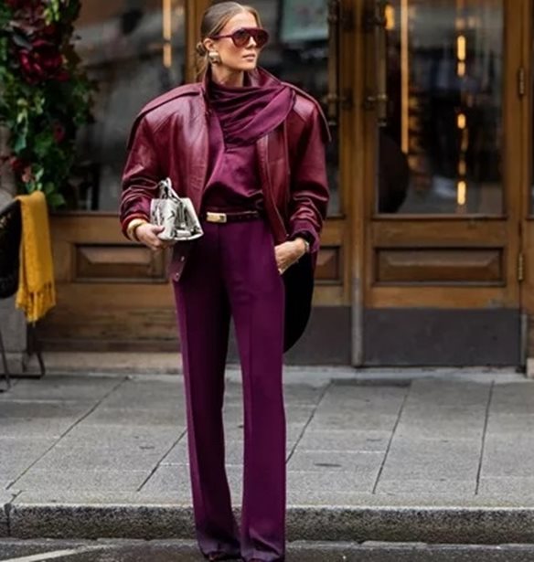 Αυτά τα 5 μπορντό denim παντελόνια από Mango είναι must στην ντουλάπα σου