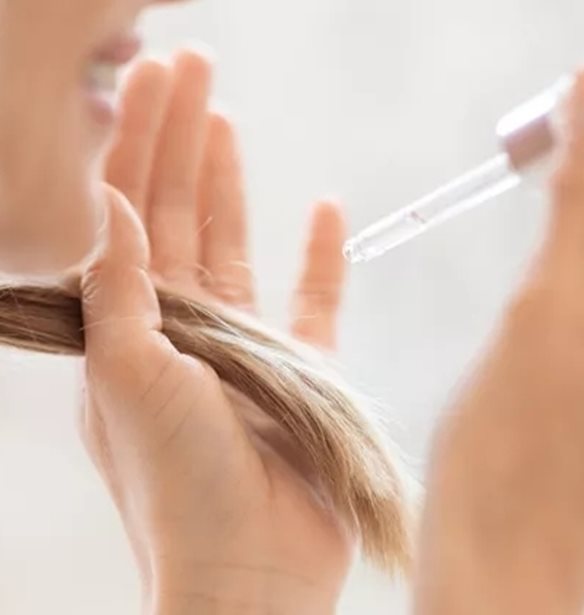 Πώς να χρησιμοποιήσεις το λάδι jojoba για πιο δυνατά και μακριά μαλλιά