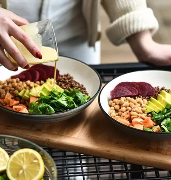 Έλλειμμα θερμίδων: Τι είναι και πώς να το πετύχεις με υγιεινό τρόπο