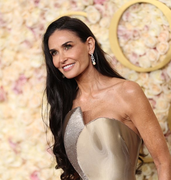 Demi Moore: Όλα τα steps και τα προϊόντα που χρειαζόμαστε να πετύχουμε το χτένισμα που είχε στις "Χρυσές Σφαίρες"