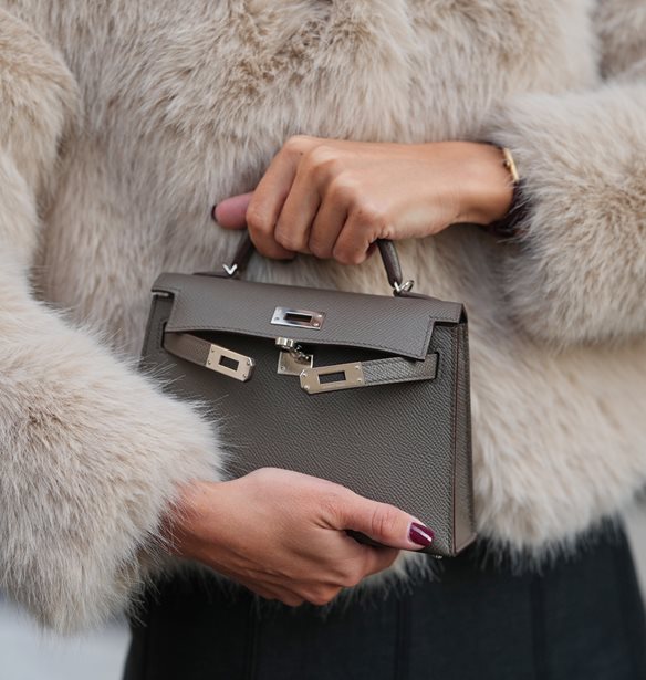 Cat eye nails: Η απόλυτη τάση στο μανικιούρ που πρέπει να δοκιμάσεις για τις γιορτές