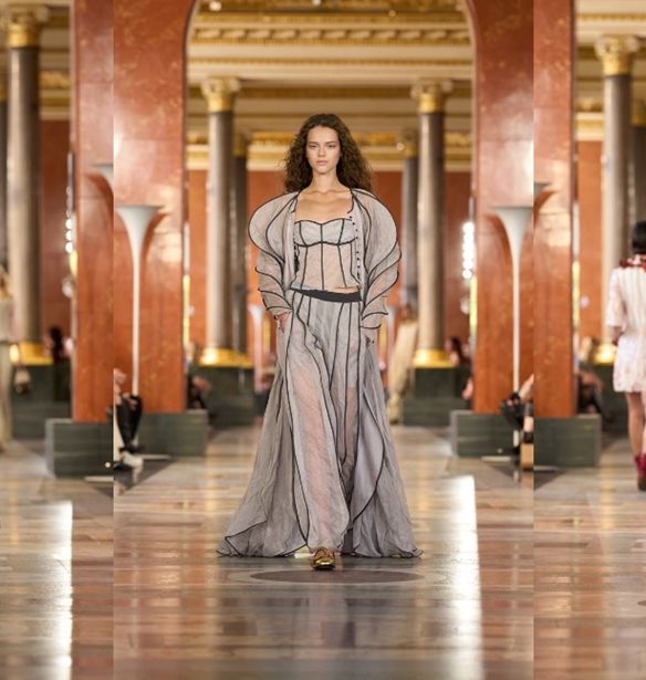 Louis Vuitton SS26: Όταν το "indoor" ντύσιμο γίνεται μέρος του luxury κόσμου