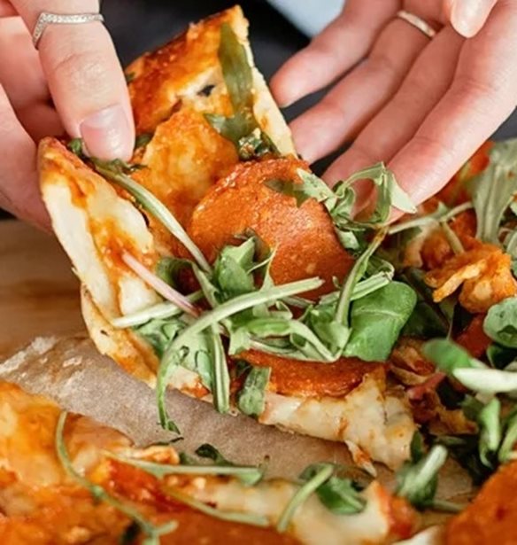 Τα 8 δημοφιλέστερα fast food και οι έξυπνες healthy εναλλακτικές τους - τι προτείνει η ειδικός