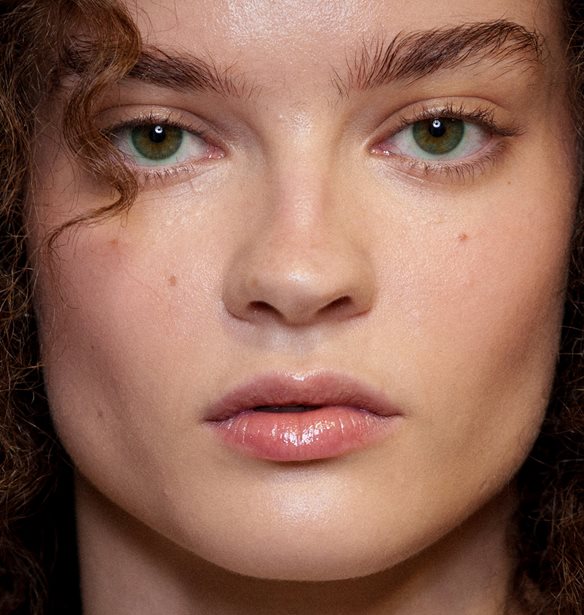 Σταγόνες Νεότητας: 3 πολλά υποσχόμενα προϊόντα για την πιο αποτελεσματική ρουτίνα αντιγήρανσης