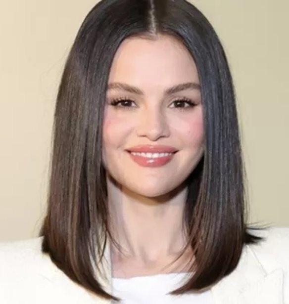 Mocha Rose Nails: Το χρώμα που έκανε viral η Selena Gomez και θα φορέσουμε όλες το φθινόπωρο