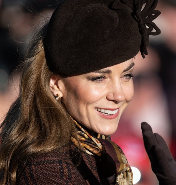 Posh Mom Bronde: Η απόχρωση μαλλιών που έγινε γνωστή από την Kate Middleton και θα είναι παντού το 2026