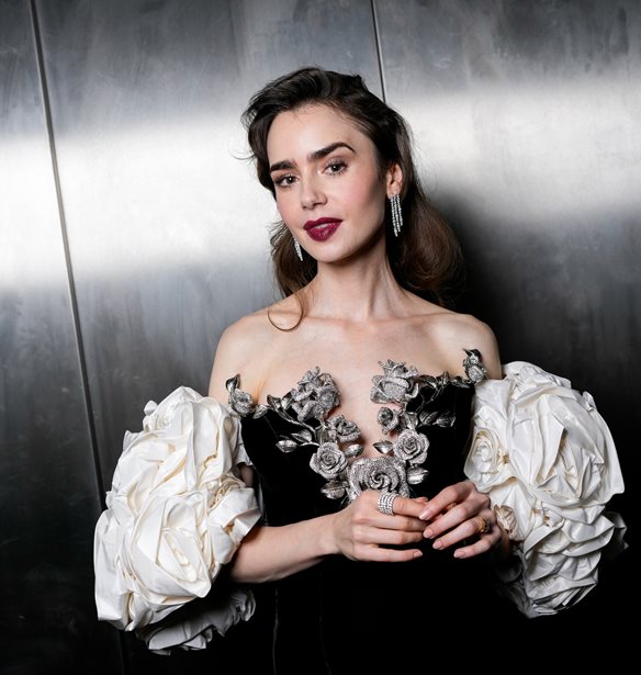 "Emily in Paris" is back! Η μεγάλη αλλαγή στα μαλλιά της Lily Collins
