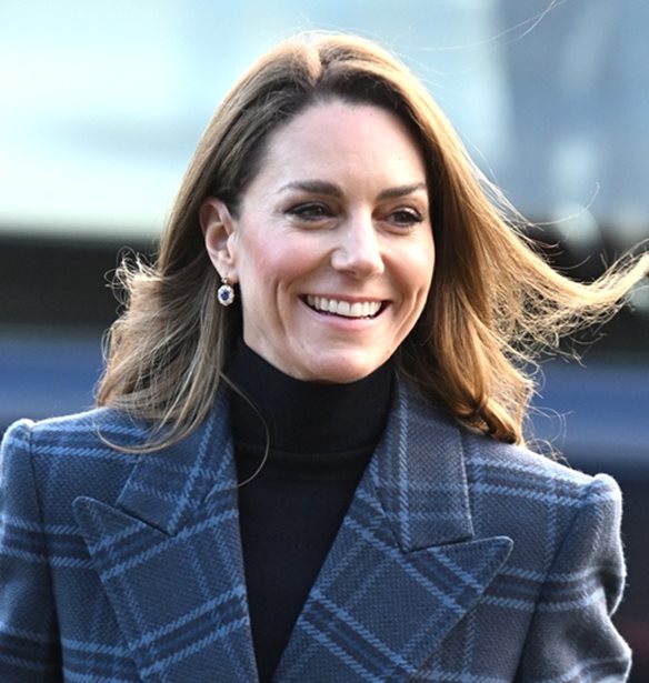 Kate Middleton: Ο κρυφός συμβολισμός πίσω από το μπλε παλτό που φόρεσε στη Σκωτία