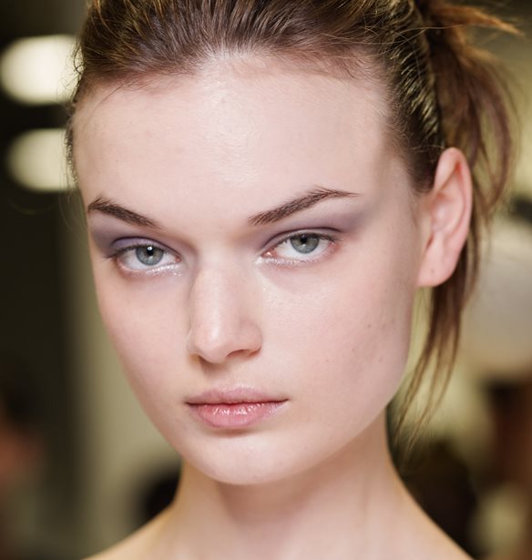 Λεπτές γραμμές στο πρόσωπο: Το εύκολο tip για να τις μειώσεις αισθητά