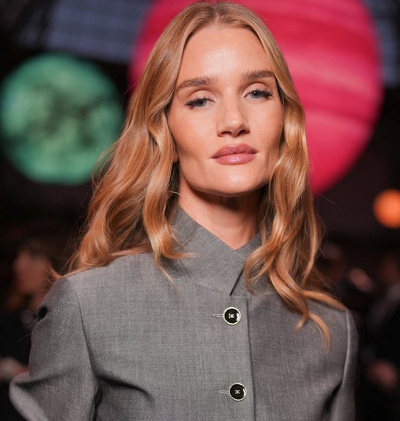 Waterfall Waves: Αυτό το χτένισμα δίνει κίνηση και όγκο στα μαλλιά και θα κυριαρχήσει όλο το 2026