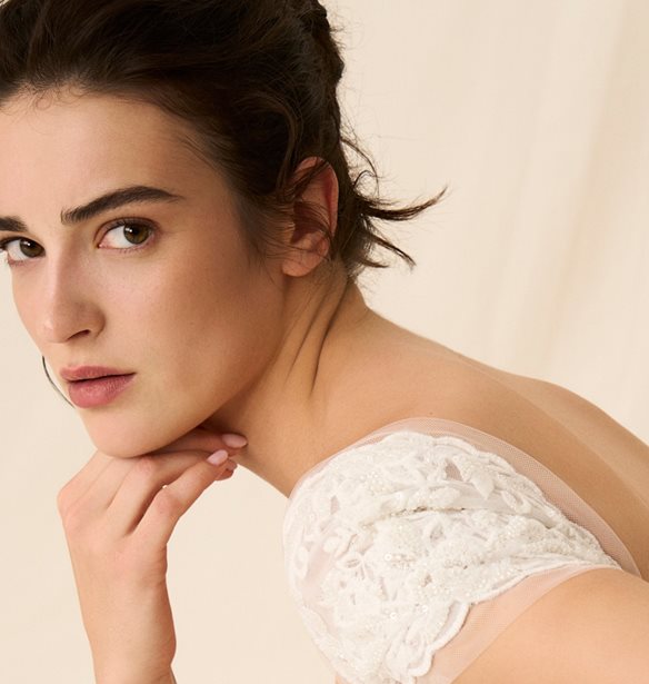 Blush Draping: Αυτή η viral τάση στο μακιγιάζ επιστρέφει από το παρελθόν