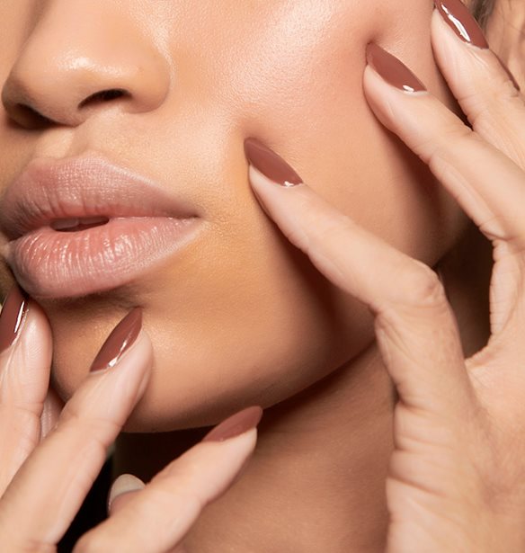 Bambi Nails: Το πιο ζεστό και ιδιαίτερο μανικιούρ της σεζόν