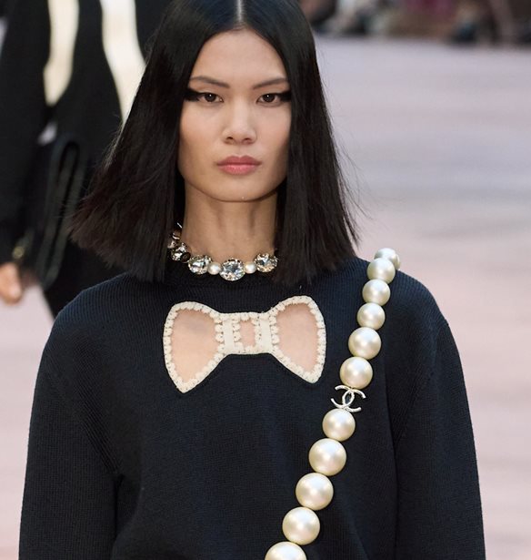 Πέρλες: Πώς να τις εντάξεις στο ντύσιμό σου με τα σωστά fashion items