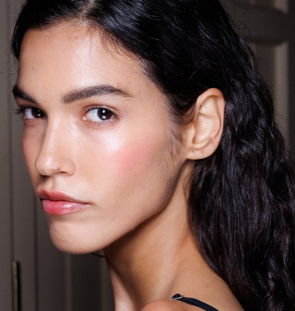 Skin Perfector: Αυτό το προϊόν μακιγιάζ χαρίζει ανάλαφρη κάλυψη και φυσική λάμψη