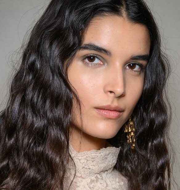 5 DIY beauty συνταγές που βάζουν τέλος στα πρησμένα μάτια