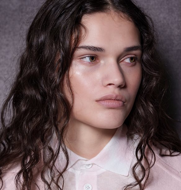 2 "must try" προϊόντα ομορφιάς που επαναφέρουν τη νεότητα της επιδερμίδας