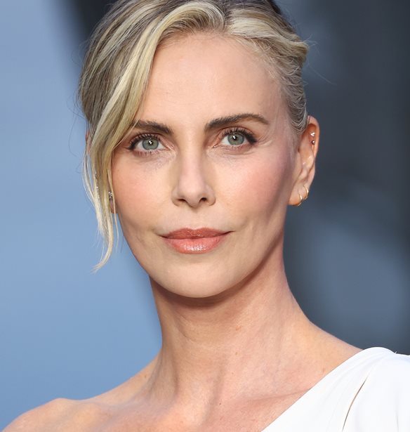 Charlize Theron: Γίνεται η μούσα για την πιο εμβληματική skincare σειρά