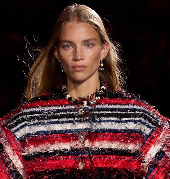 Chanel SS26: Ένα νέο σύμπαν όπου κυριαρχούν τα φυσικά hair & make up looks