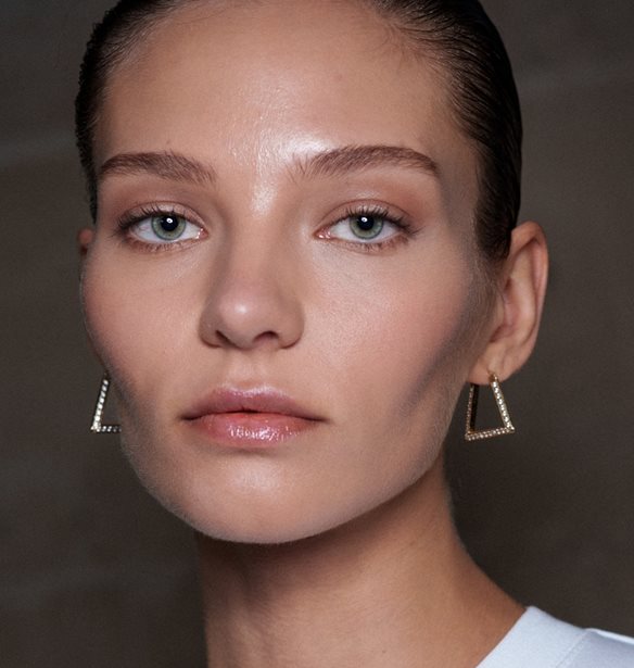 Αυτό το serum με νιασιναμίδη βελτιώνει ορατά τη θαμπή, ανομοιόμορφη υφή