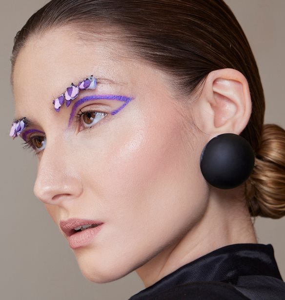 Lilac Power: Τα μοβ προϊόντα ομορφιάς που φέρνουν τη φρεσκάδα στα beauty looks μας