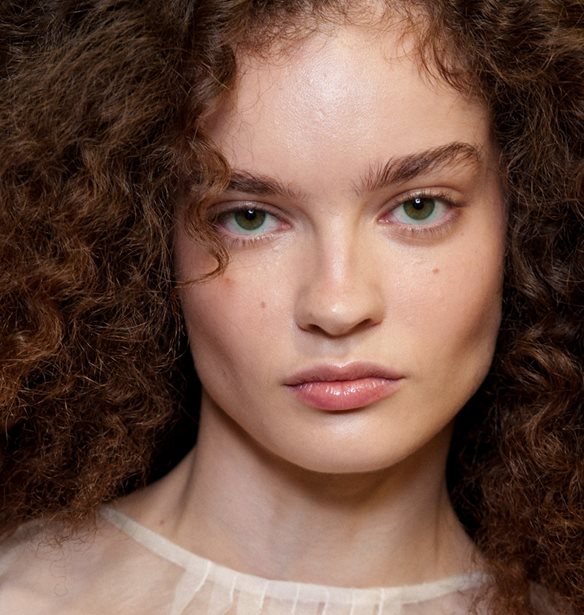 Αυτή η κρέμα ματιών κοστίζει λιγότερο από 6 ευρώ και ανανεώνει το βλέμμα στη στιγμή