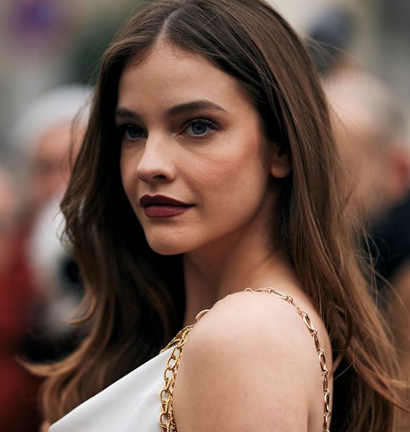 6 viral hair mists που μπορούν να αντικαταστήσουν ακόμα και το άρωμά σου