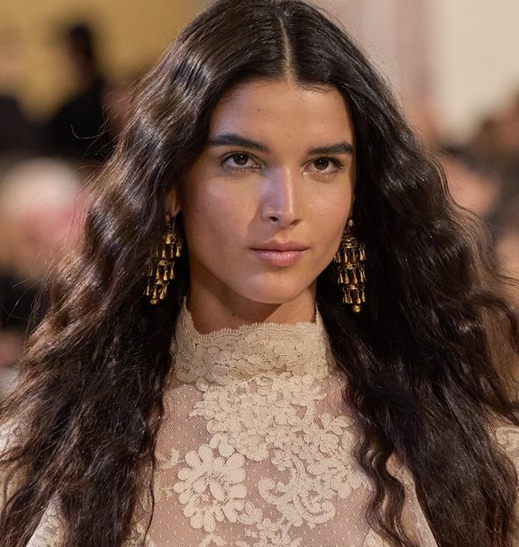 Perfect Hair: Αυτό είναι το φυσικό έλαιο-θαύμα που θα λατρέψουν τα μαλλιά σου